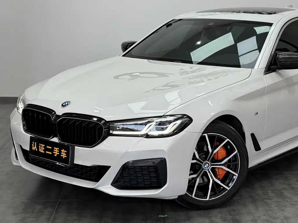 BMW 5 Series 2022 — фото 16