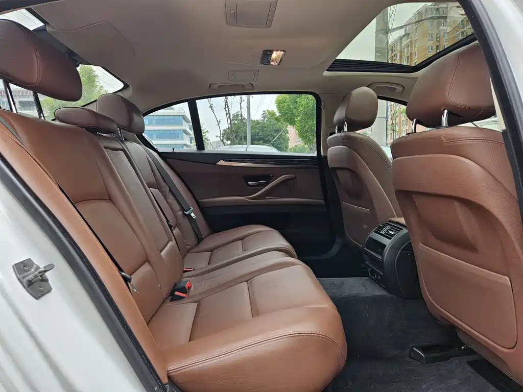 BMW 5 Series 2016 — фото 14