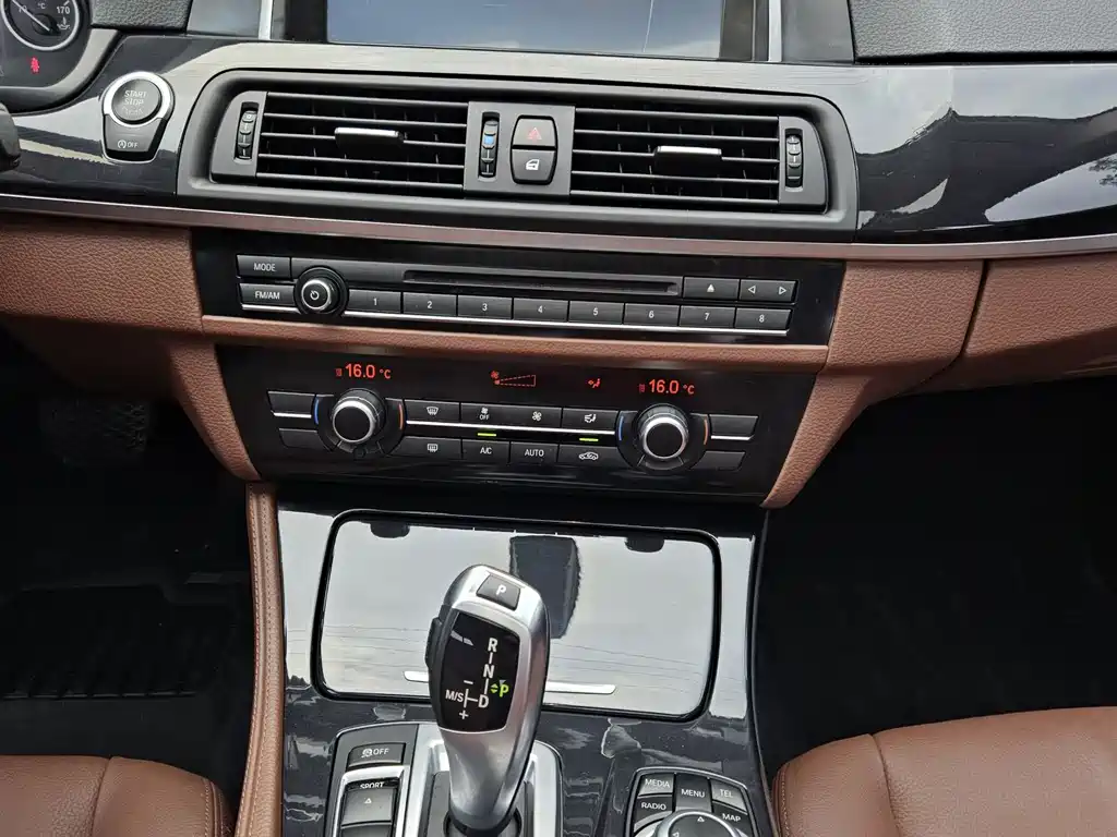 BMW 5 Series 2016 — фото 18