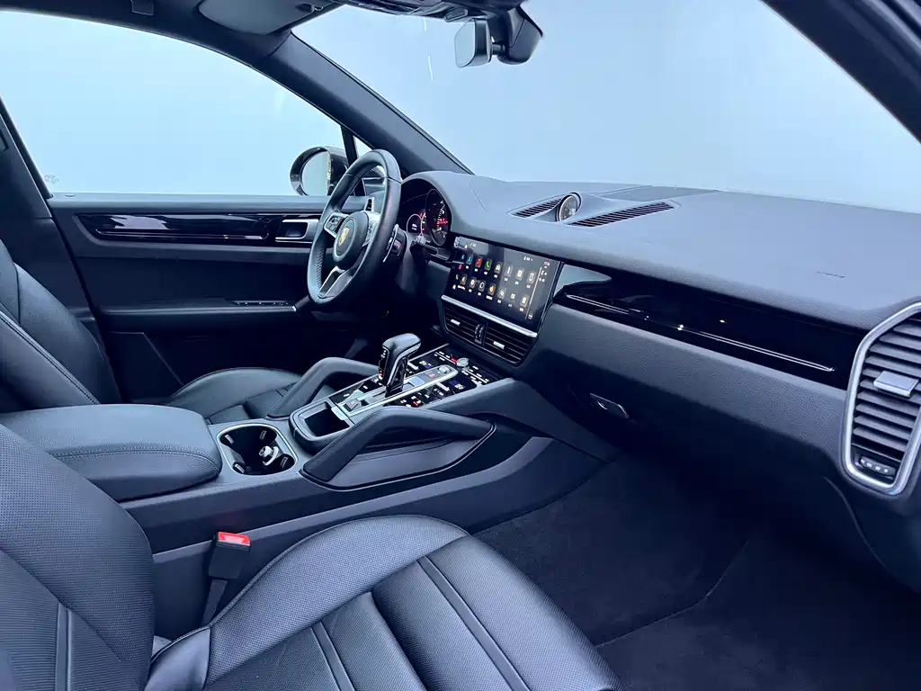 Porsche Cayenne 2022 — фото 11