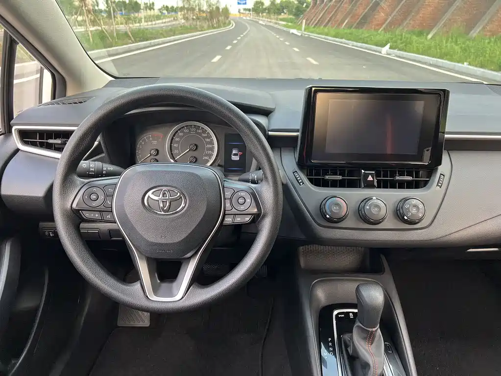 Toyota Corolla 2022 — фото 12
