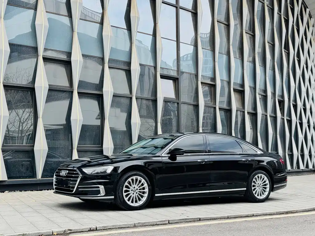 Audi A8 2019 — фото 1