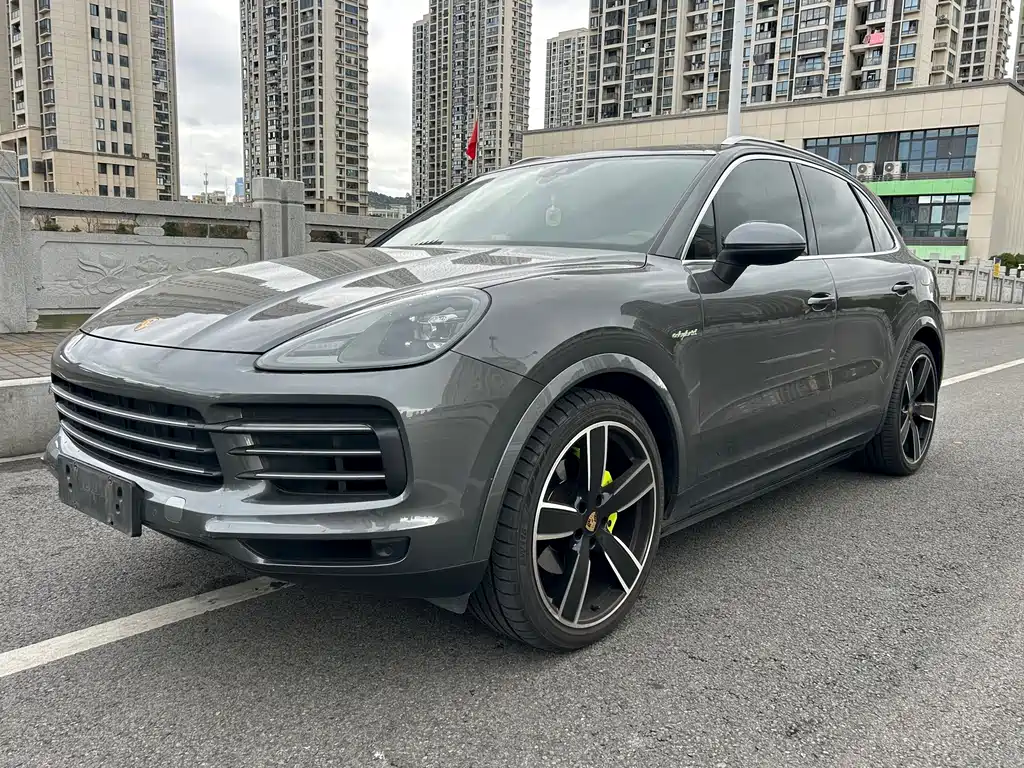 Porsche Cayenne Hybrid 2021 — фото 1
