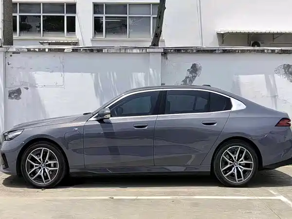 BMW i5 2024