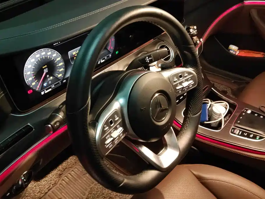 Mercedes-Benz E-Class 2020 — фото 15