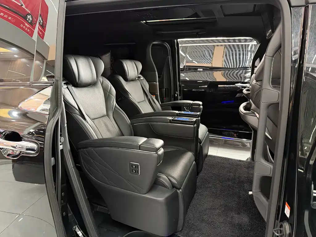 Toyota Alphard 2023 — фото 10