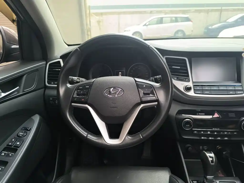 Hyundai Tucson 2017 — фото 11