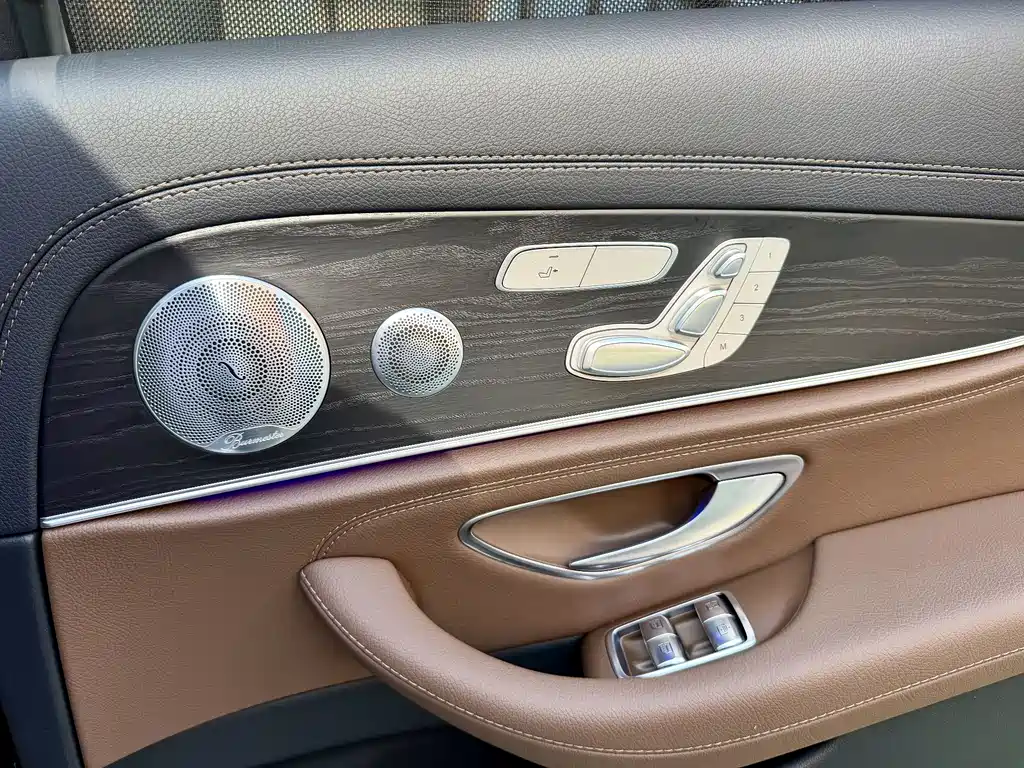 Mercedes-Benz E-Class 2021 — фото 17