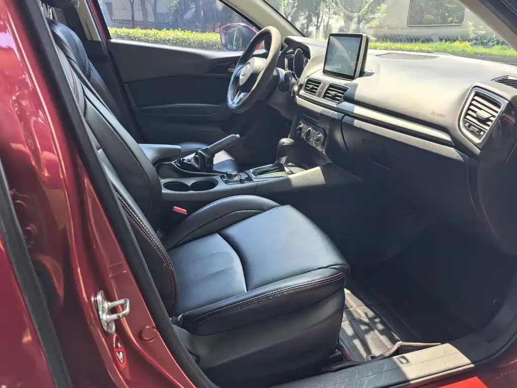 Mazda 3 Axela 2016 — фото 15