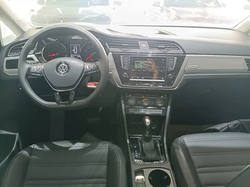 Volkswagen Touran 2019 — фото 10