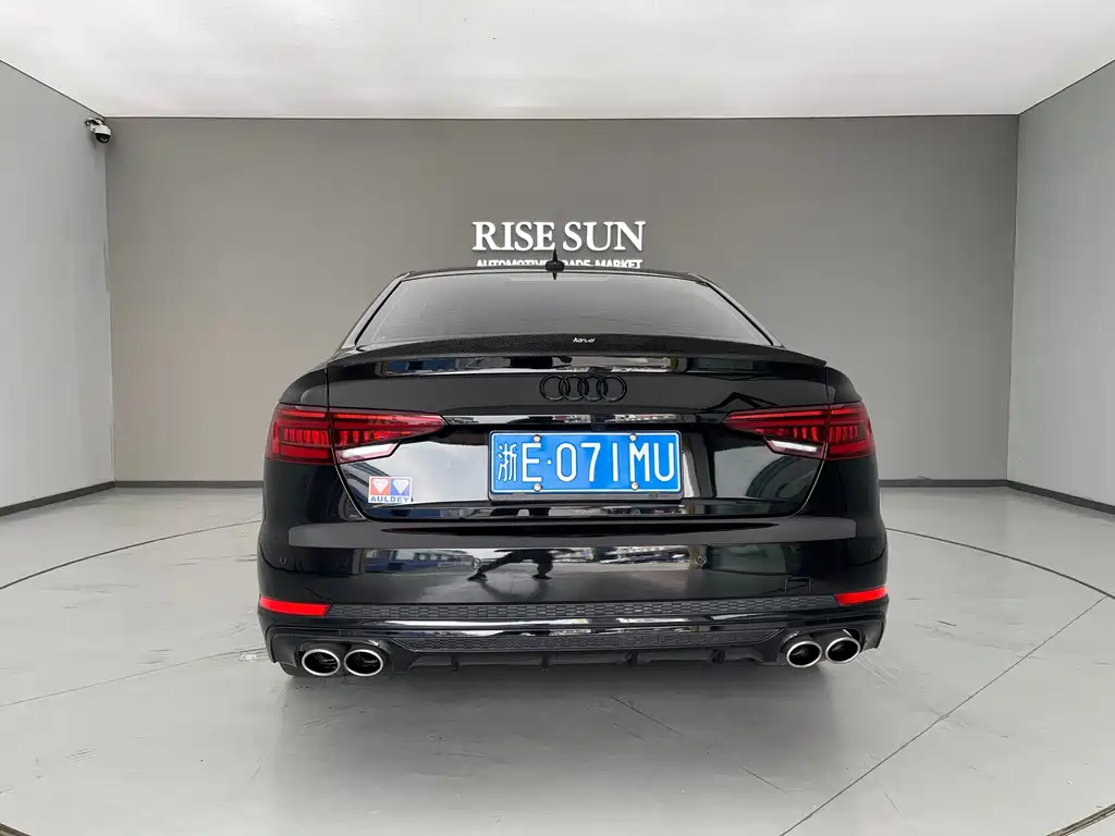 Audi A4L 2019