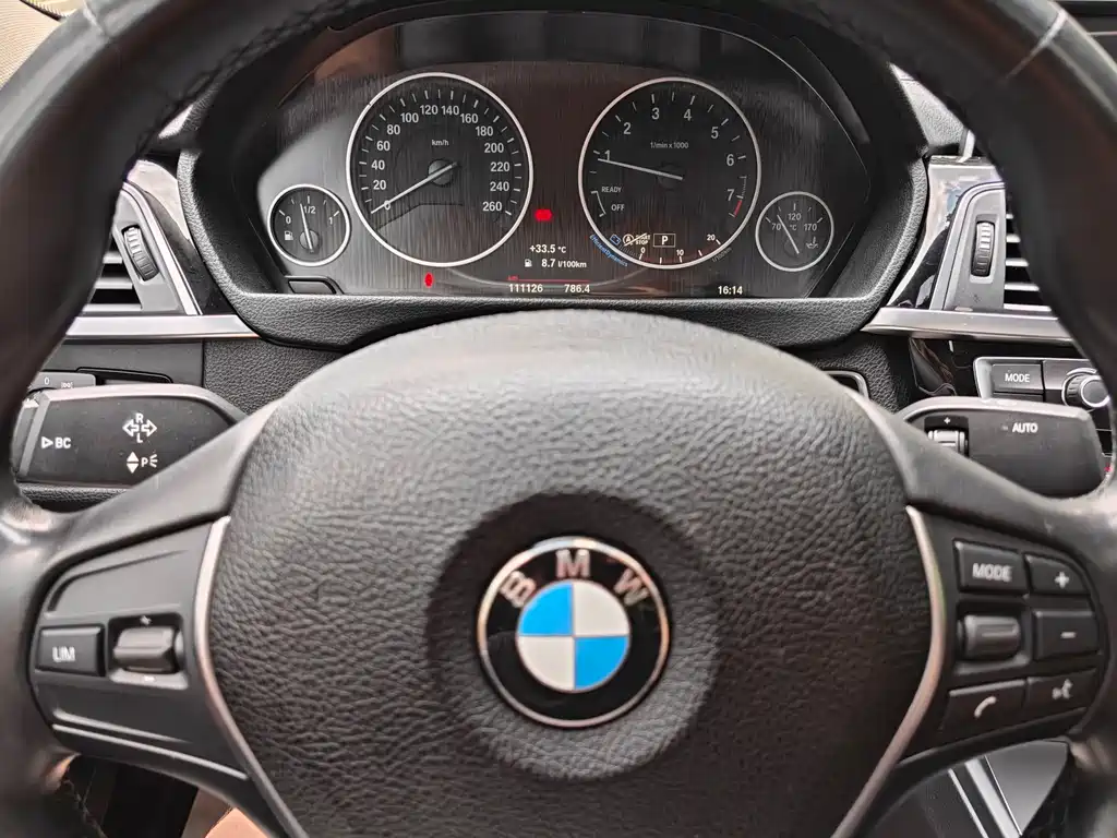 BMW 3 Series 2018 — фото 12