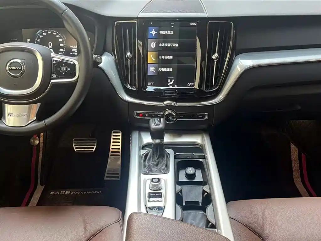 Volvo XC60 2018 — фото 12