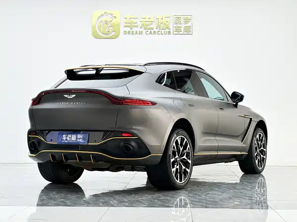 Aston Martin DBX 2020
