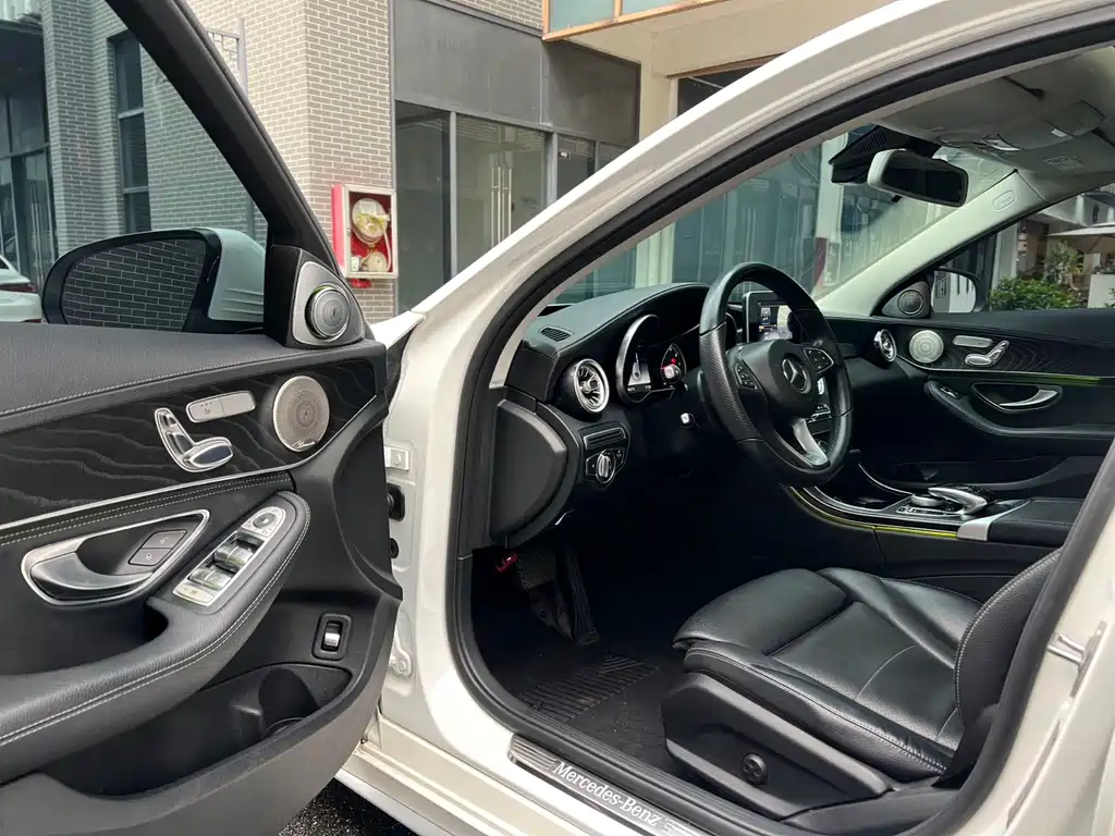 Mercedes-Benz C-Class 2018 — фото 12