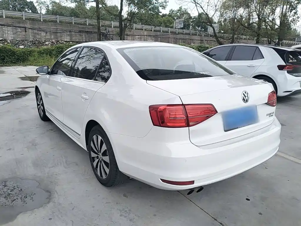 Volkswagen Sagitar 2015