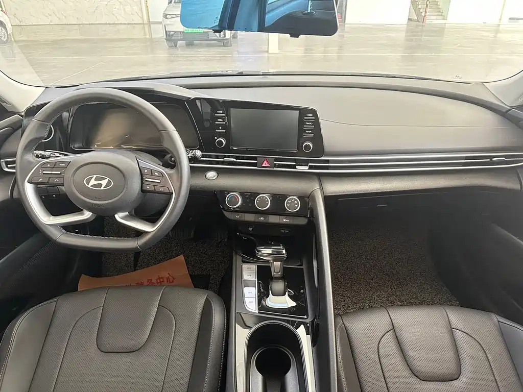 Hyundai Elantra 2023