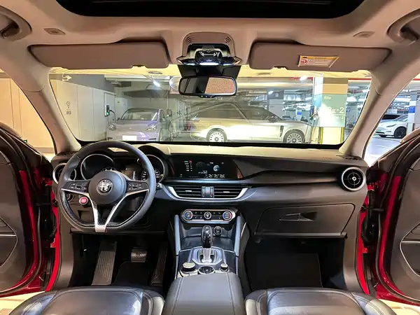 Alfa Romeo Stelvio 2017