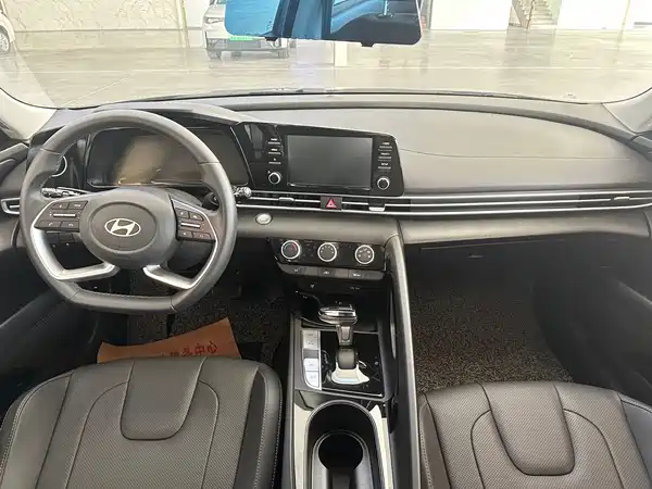 Hyundai Elantra 2023