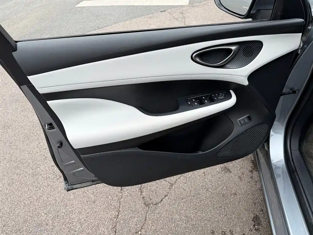 BYD Seal 05 DM-i 2025 — фото 6