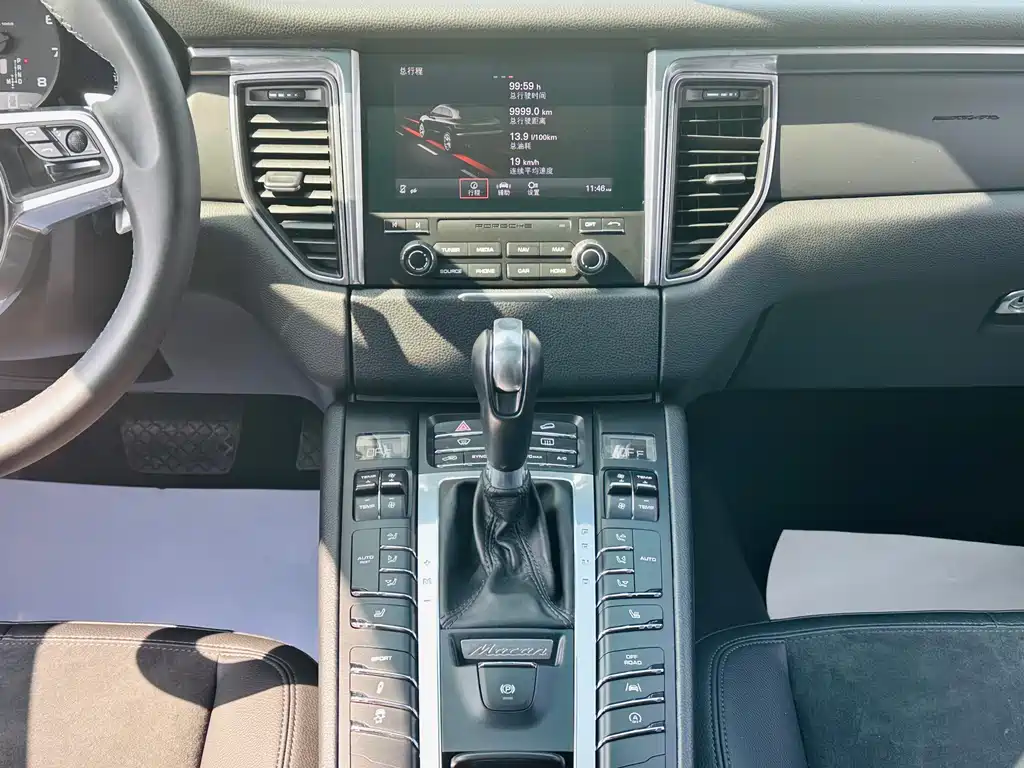 Porsche Macan 2018 — фото 17