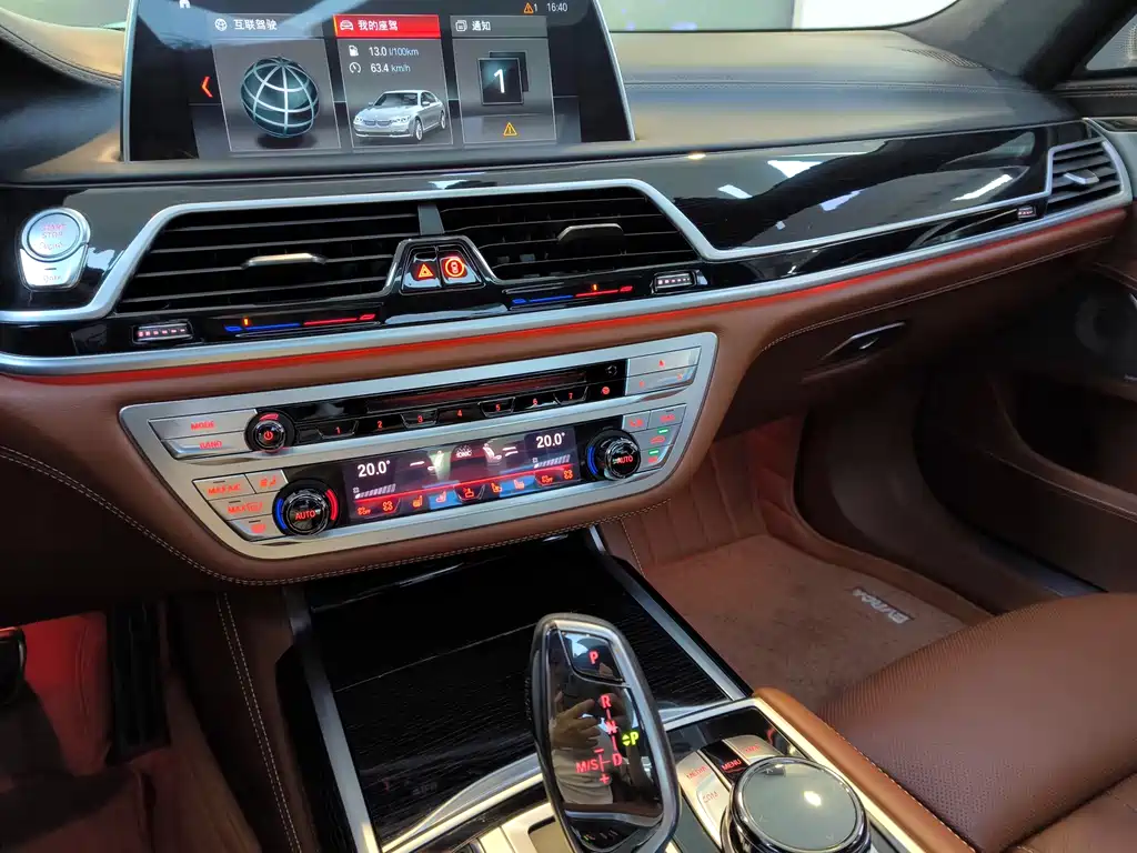 BMW 7 Series 2019 — фото 9