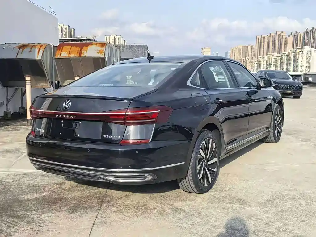 Volkswagen Passat 2022 — фото 16
