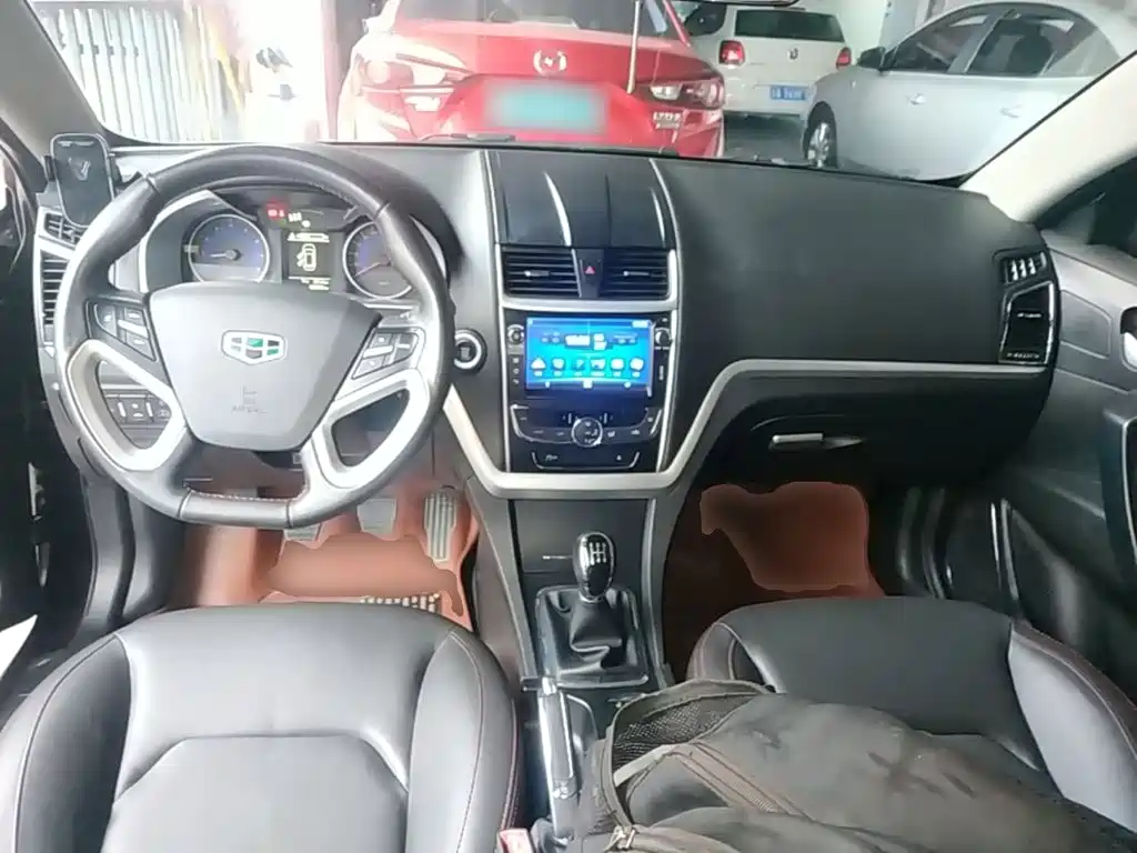 Geely Emgrand 2015 — фото 10