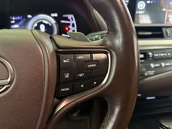Lexus ES 2020