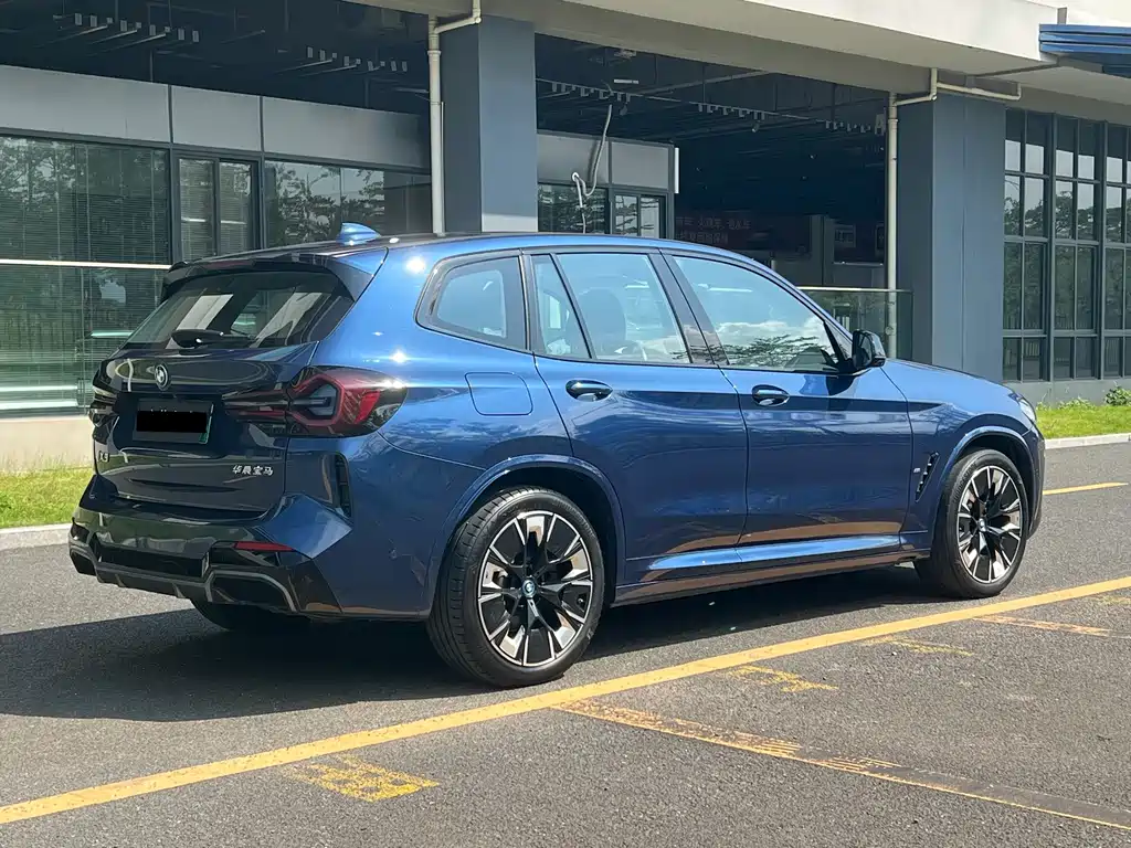 BMW iX3 2022 — фото 9