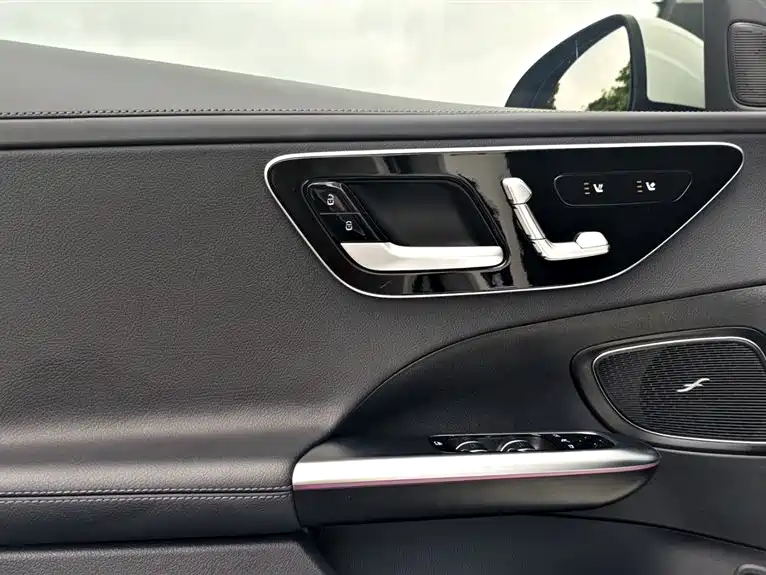 Mercedes-Benz C-Class 2025 — фото 13