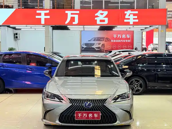 Lexus ES 2020