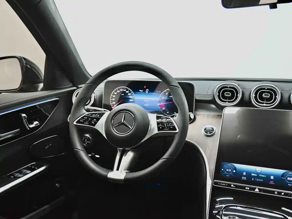 Mercedes-Benz C-Class 2023 — фото 31