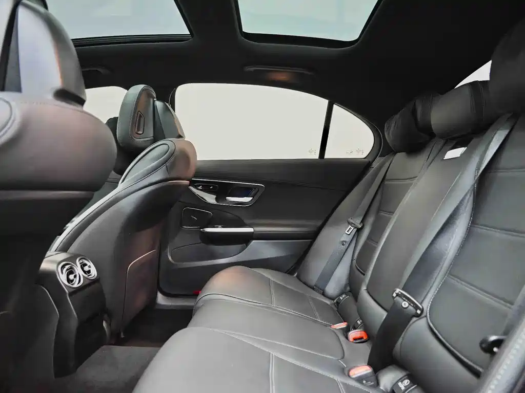 Mercedes-Benz C-Class 2023 — фото 16