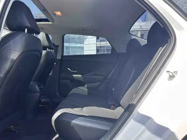 Hyundai Elantra 2023