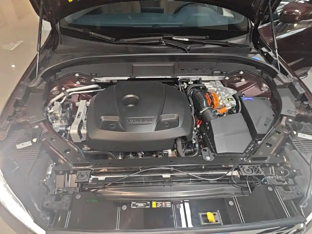 Volvo XC60 Plug-In Hybrid 2025 — фото 20