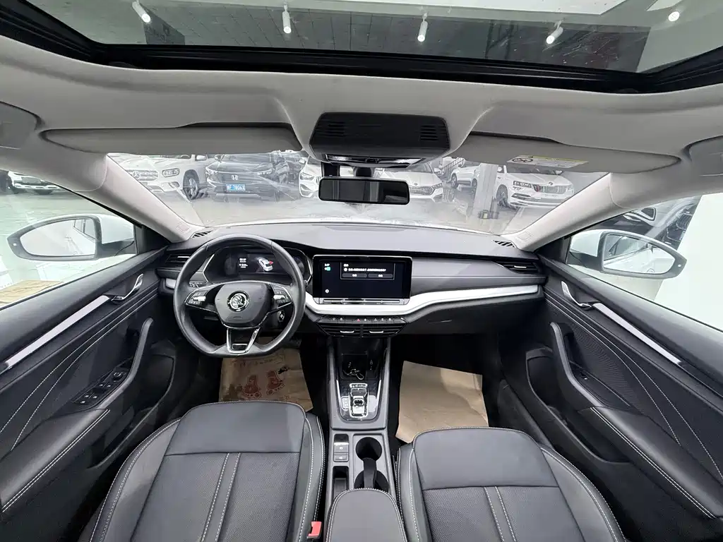Skoda Octavia 2023 — фото 10
