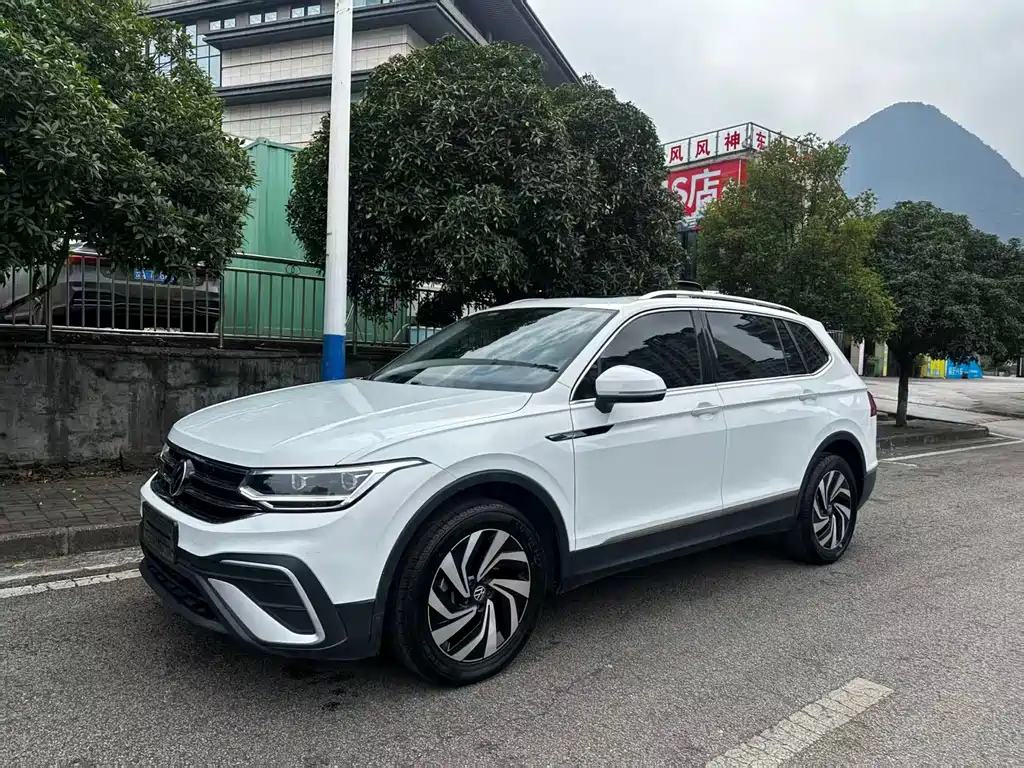 Volkswagen Tiguan L 2023 — фото 3