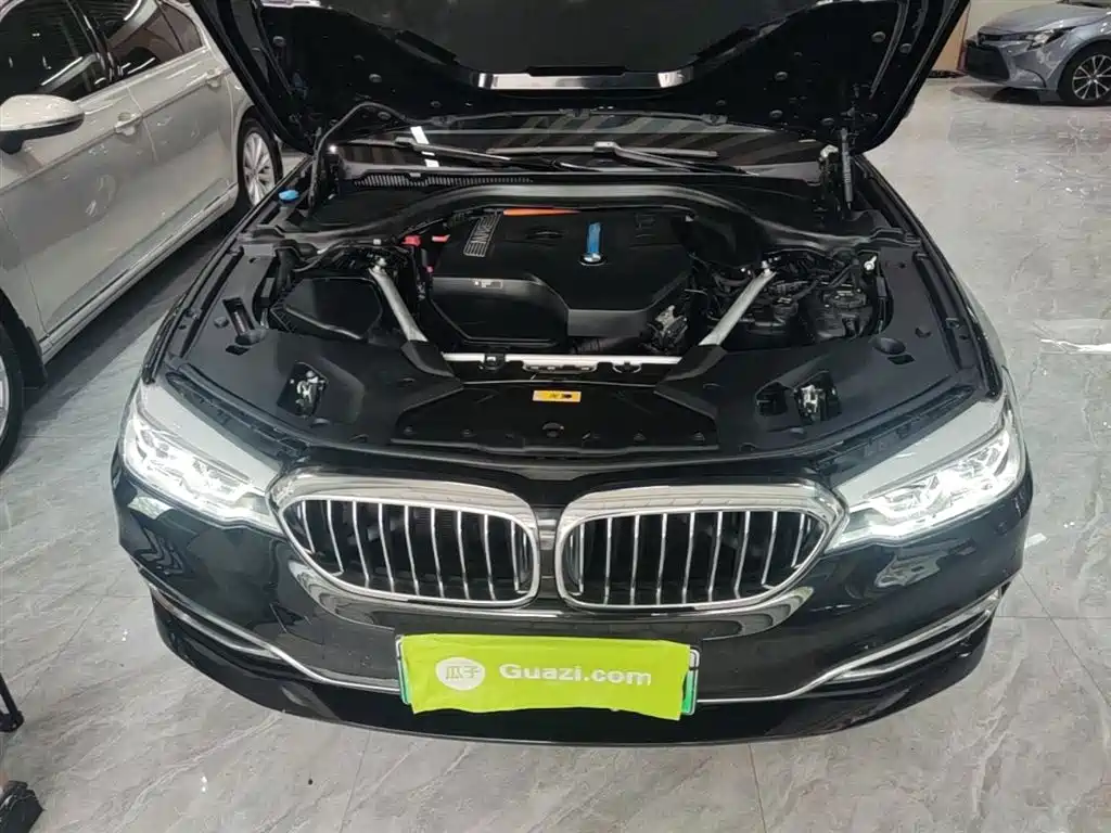 BMW 5 Series New Energy 2019 — фото 20