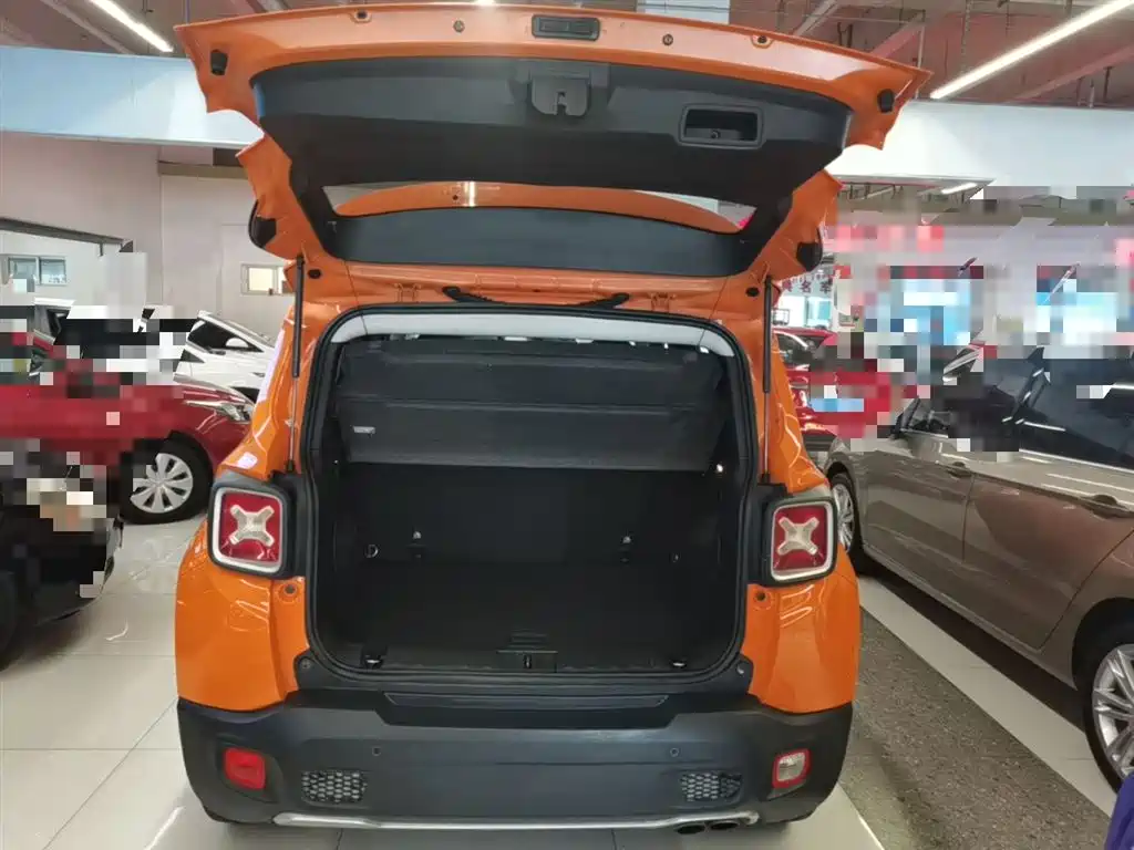 Jeep Renegade 2017 — фото 18