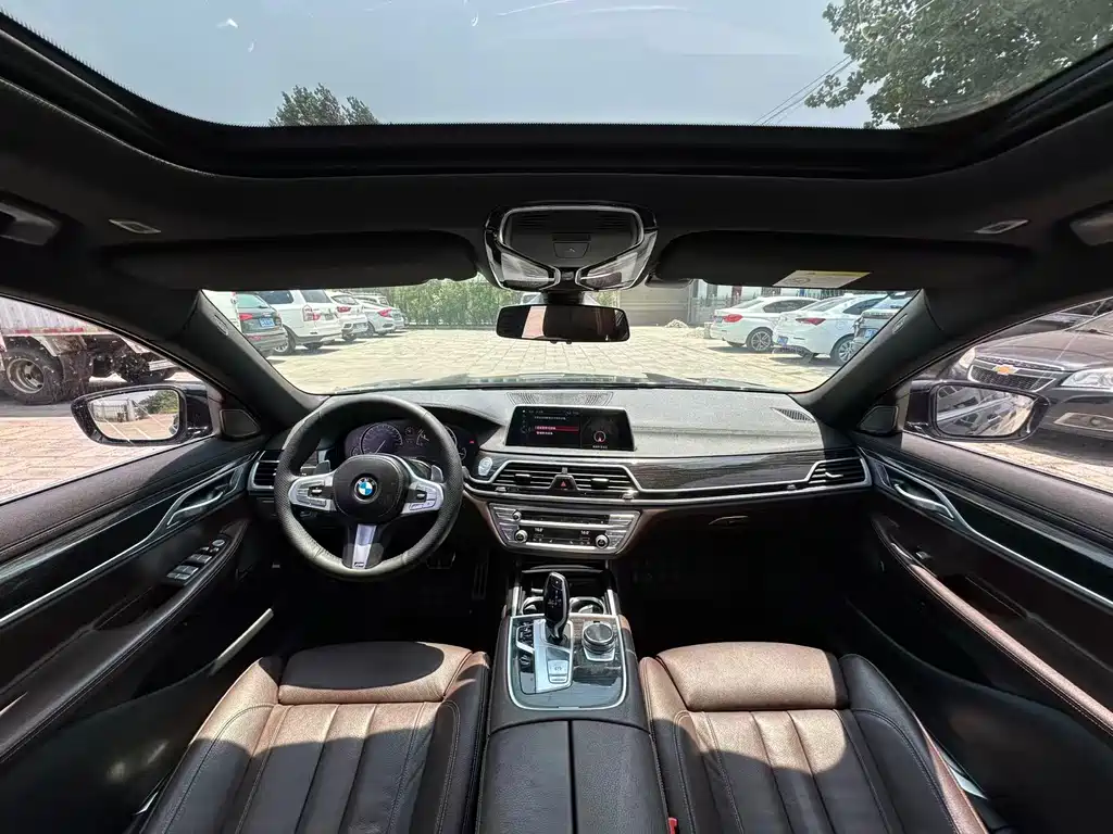 BMW 7 Series 2019 — фото 10