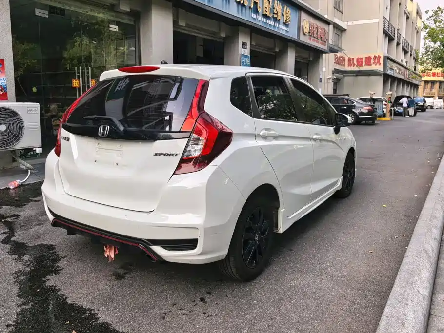 Honda Fit 2018 — фото 3
