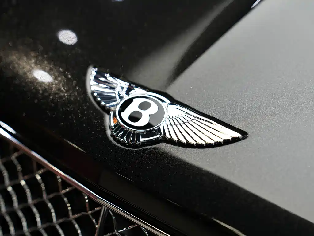 Bentley Bentayga 2021 — фото 2