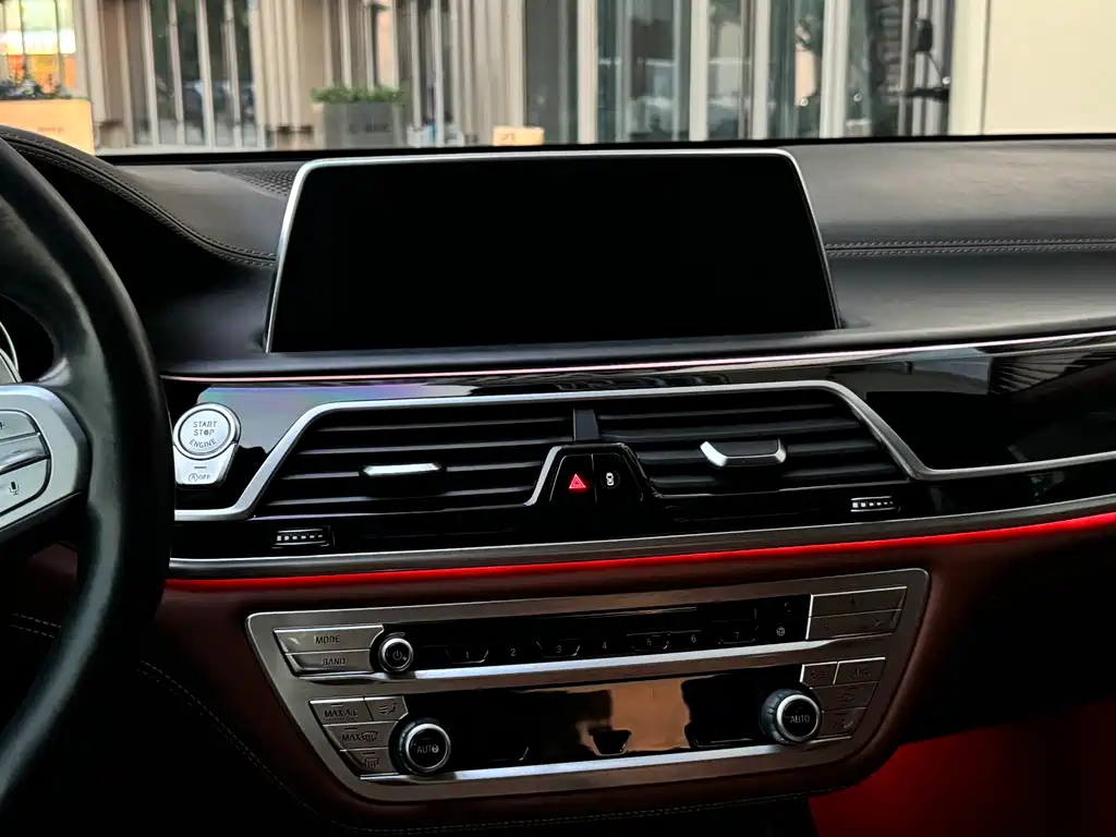BMW 7 Series 2018 — фото 34