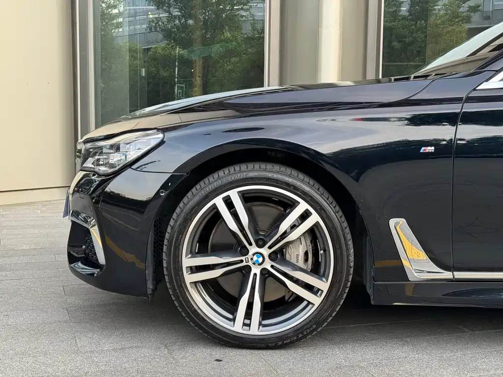 BMW 7 Series 2018 — фото 9