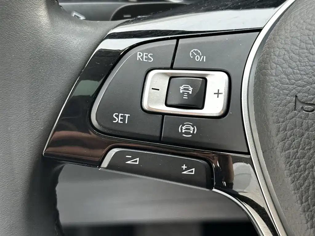 Volkswagen T-Roc 2023 — фото 10