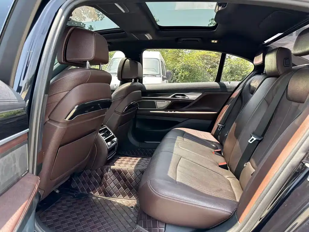 BMW 7 Series 2019 — фото 9