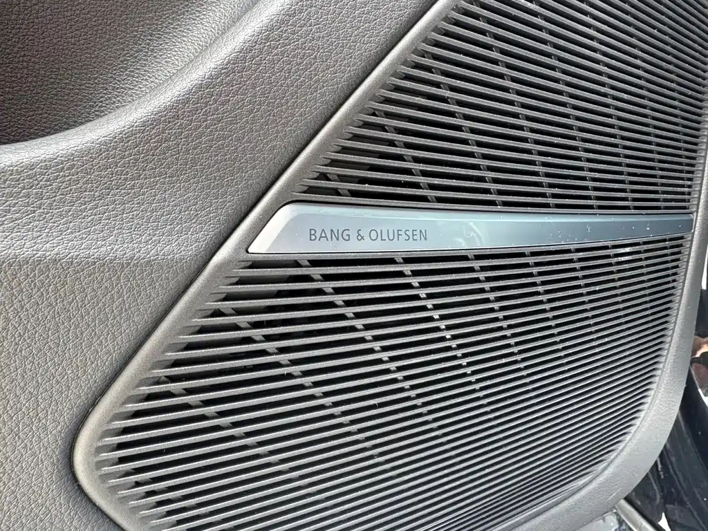 Audi Q8 2023 — фото 10