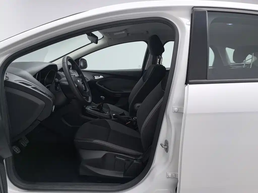 Ford Focus 2015 — фото 10