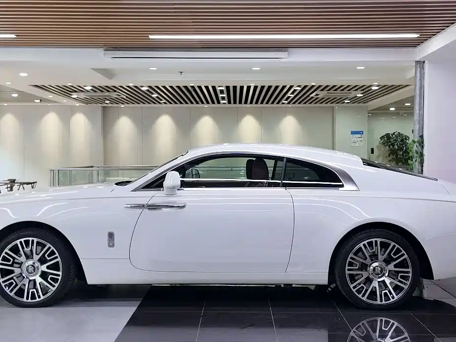 Rolls-Royce Wraith 2018 — фото 10